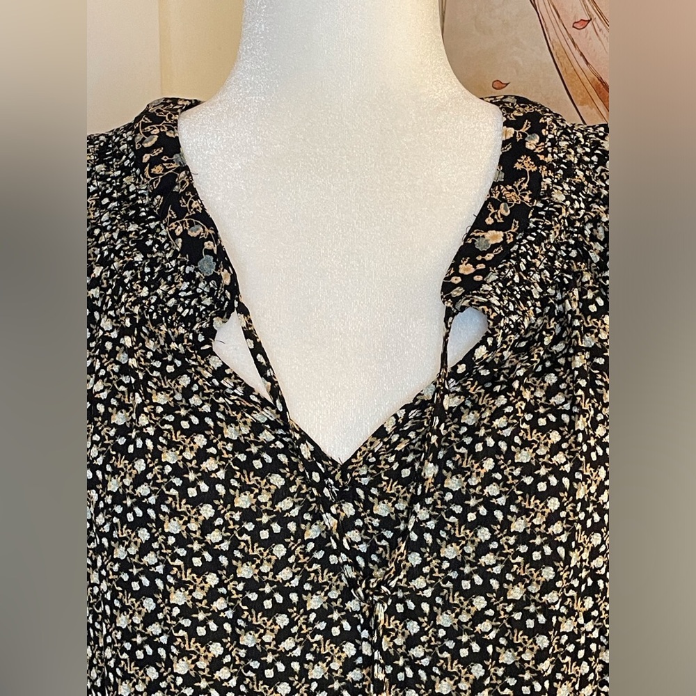 Mason & Belle 3/4 Sleeves Blouse with Tassel Detail Black with Flowers Size 2X - Picture 4 of 16